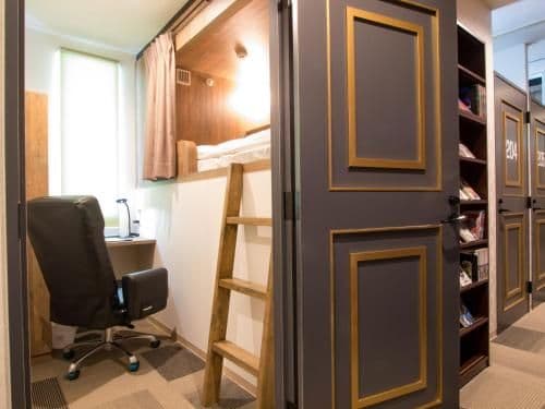 Deluxe Capsule Room - Upper Level