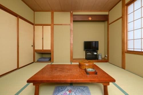 Japanese-Style Quadruple Room wtih Shared Bathroom - Smoking