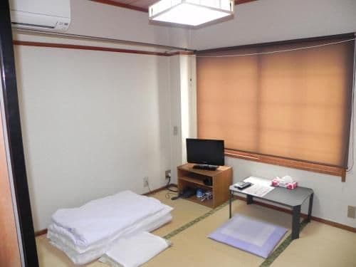Japanese-Style Single Room with Shared Bathroom - Smoking