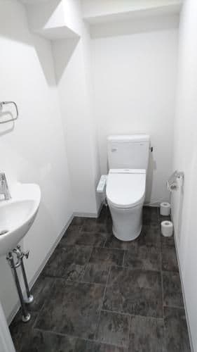 Single Room with Shared Shower and Toilet