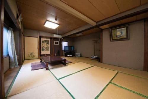 Standard Japanese-Style Family Room