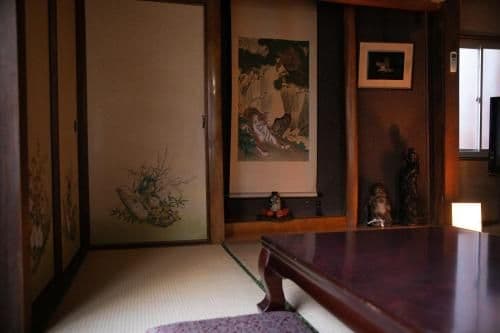 Standard Japanese-Style Family Room