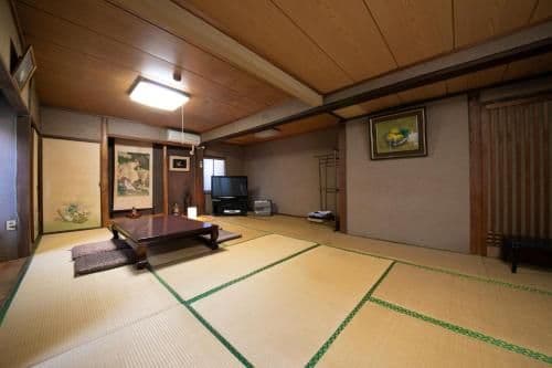 Standard Japanese-Style Family Room
