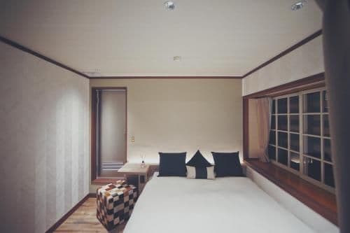 Standard Queen Room