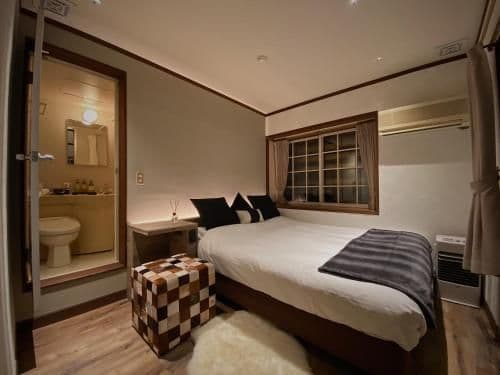 Standard Queen Room
