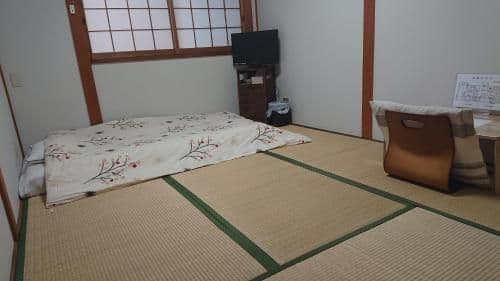 Single Room with Shared Bathroom