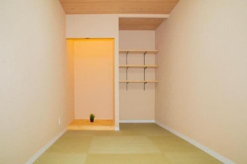 Japanese-Style Room