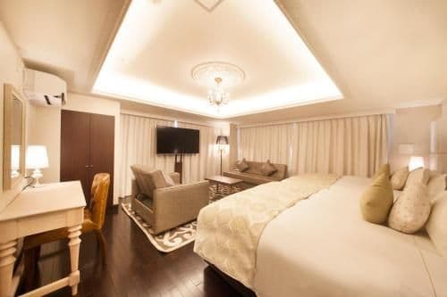Luxury Corner Twin Room - Non-Smoking
