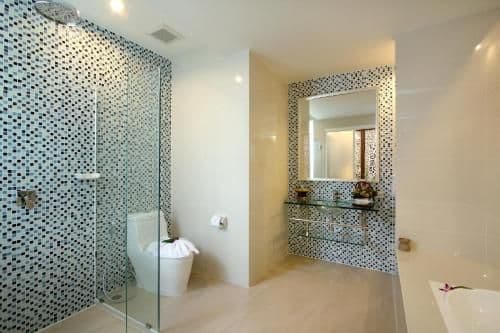 Deluxe Family Suite with Pool Access