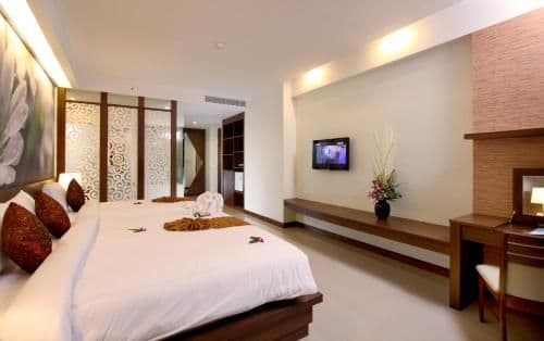 Deluxe Family Suite with Pool Access
