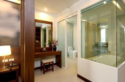 Deluxe Family Suite with Pool Access