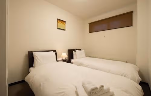 Four-Bedroom Apartment with Two Bathrooms - 1 set of Bunk Bed