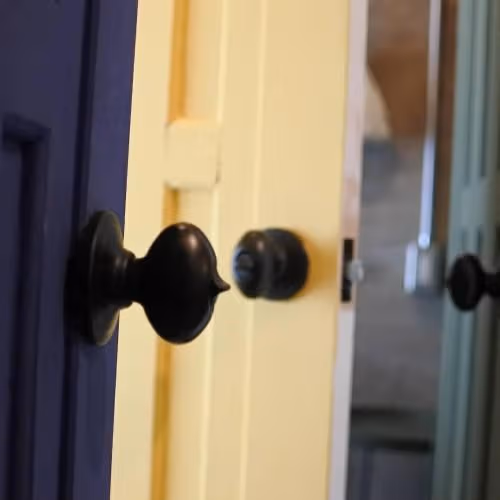 Entire Floor with 3 single rooms (Female only)