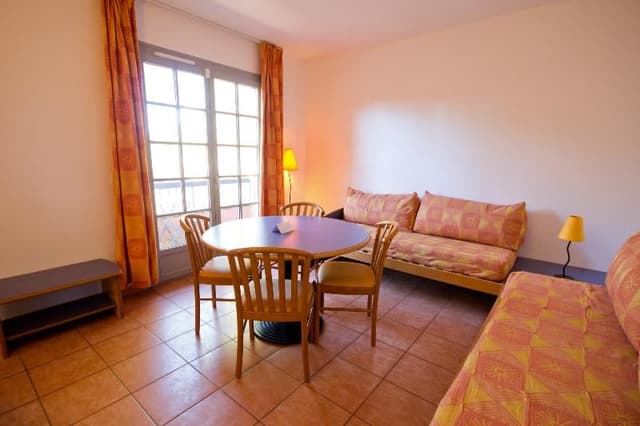 APARTMENT CAPACITY 4