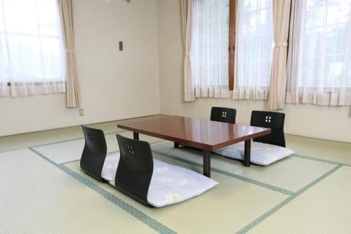Japanese-Style Family Room (4 Adults)