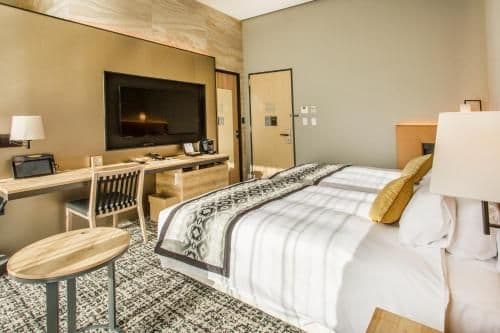 Twin Room on High Floor - Non-Smoking