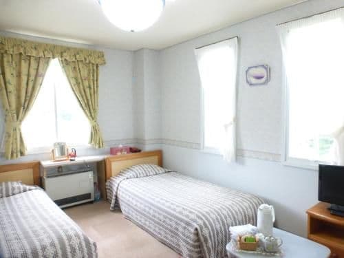 Standard Twin Room with Shared Bathroom