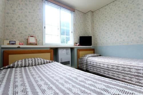 Standard Twin Room with Shared Bathroom
