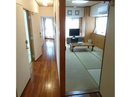 Standard Japanese-Style Family Room