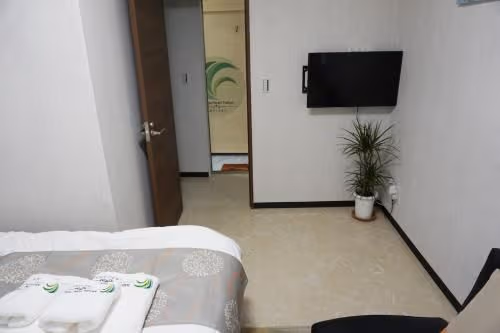 One-Bedroom Apartment - 4F