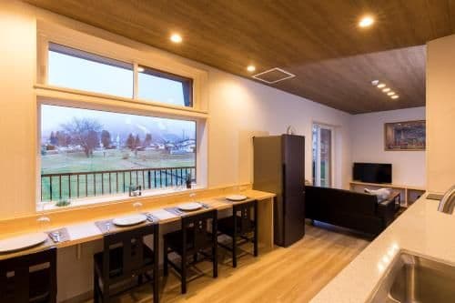 Apartment with Mountain View