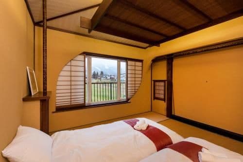 Apartment with Mountain View