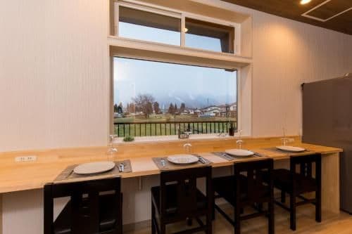 Apartment with Mountain View