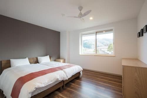 Apartment with Mountain View