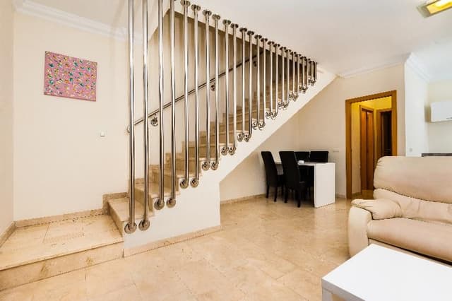 APARTMENT CAPACITY 4 THREE BEDROOM