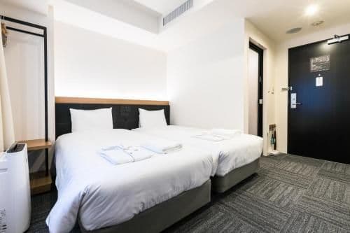Twin Room with Robot