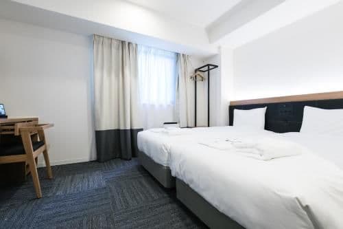 Twin Room with Robot