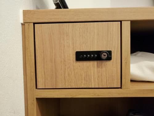 Twin Room with Robot