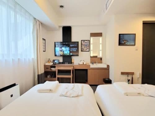 Twin Room with Robot