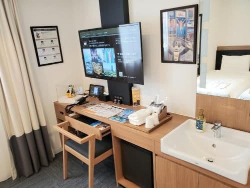Twin Room with Robot
