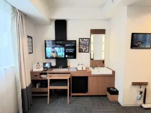 Twin Room with Robot
