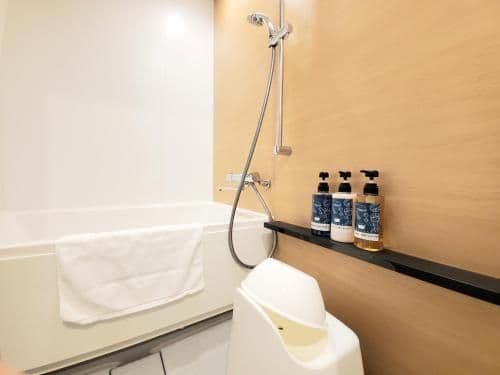 Twin Room with Robot
