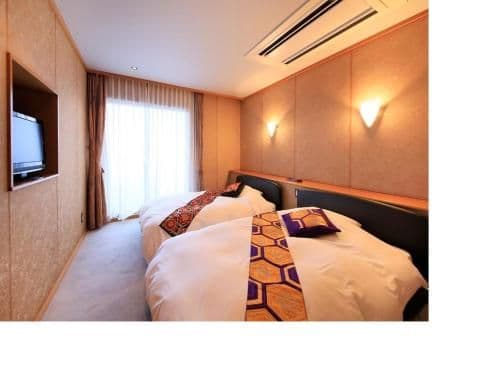 Twin Suite Room with Tatami Area