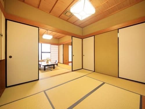 Standard Japanese-Style Family Room