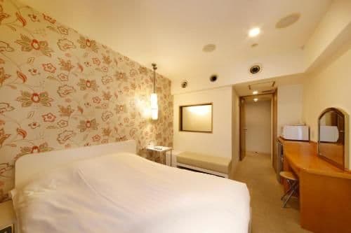 Small Double Room - Smoking