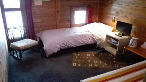 Single Room with Shared Bathroom - Non-Smoking