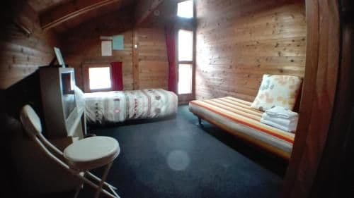 Single Room with Shared Bathroom - Non-Smoking