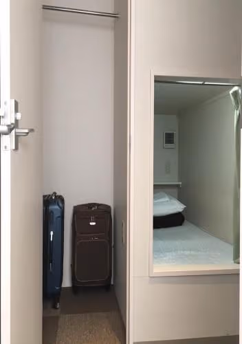 Capsule Room - Male Only