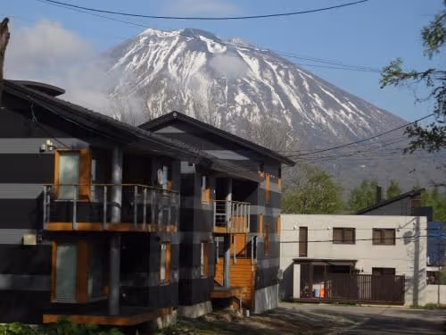 Four-Bedroom Apartment (8 Adults)