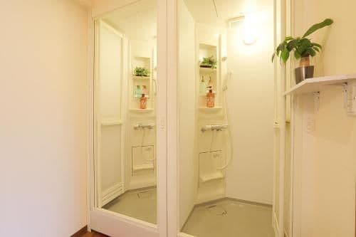 Male Only Single Room with Shared Shower and Toilet 