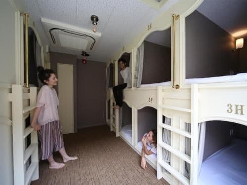 Single Bed in Mixed Dormitory Room