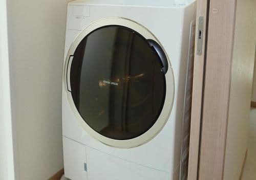 Twin Room B with Shared Bathroom and Toilet