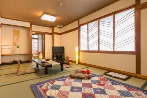 Standard Japanese-Style Family Room with Shared Bathroom
