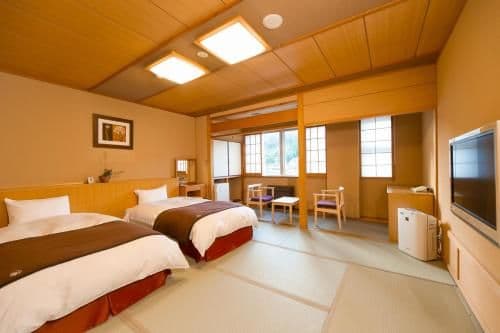 Twin Room with Tatami Floor and Shared Bathroom