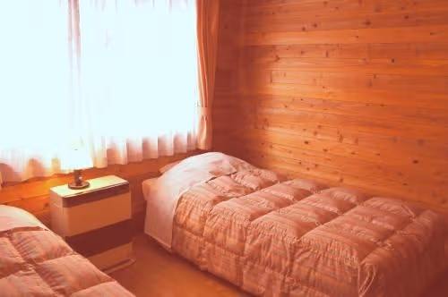 Economy Twin Room with Shared Bathroom