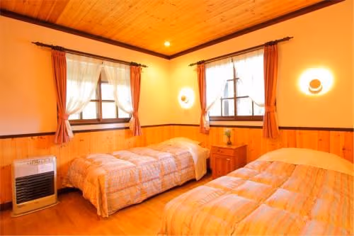 Standard Twin Room with Private Toilet